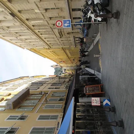 Old Town Sea Side Apartman Nizza